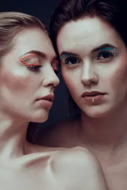 duo women blue orange lips